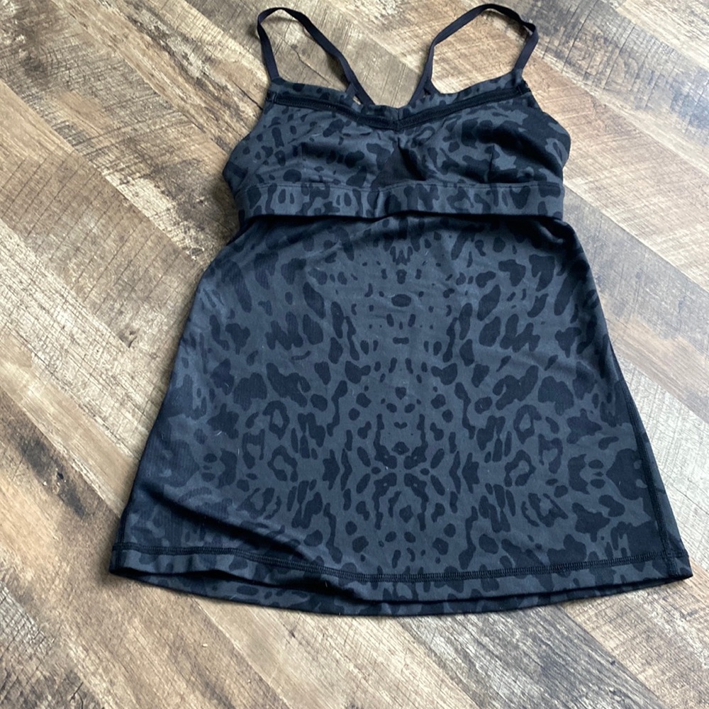 Super cute kind of cheetah print and almost brand new
